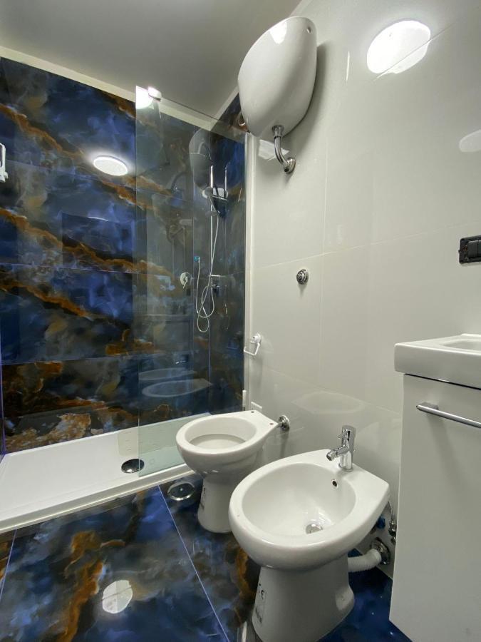Falu Napoli Centro Camera Con Cucina E Bagno Privato Hotel Exterior photo